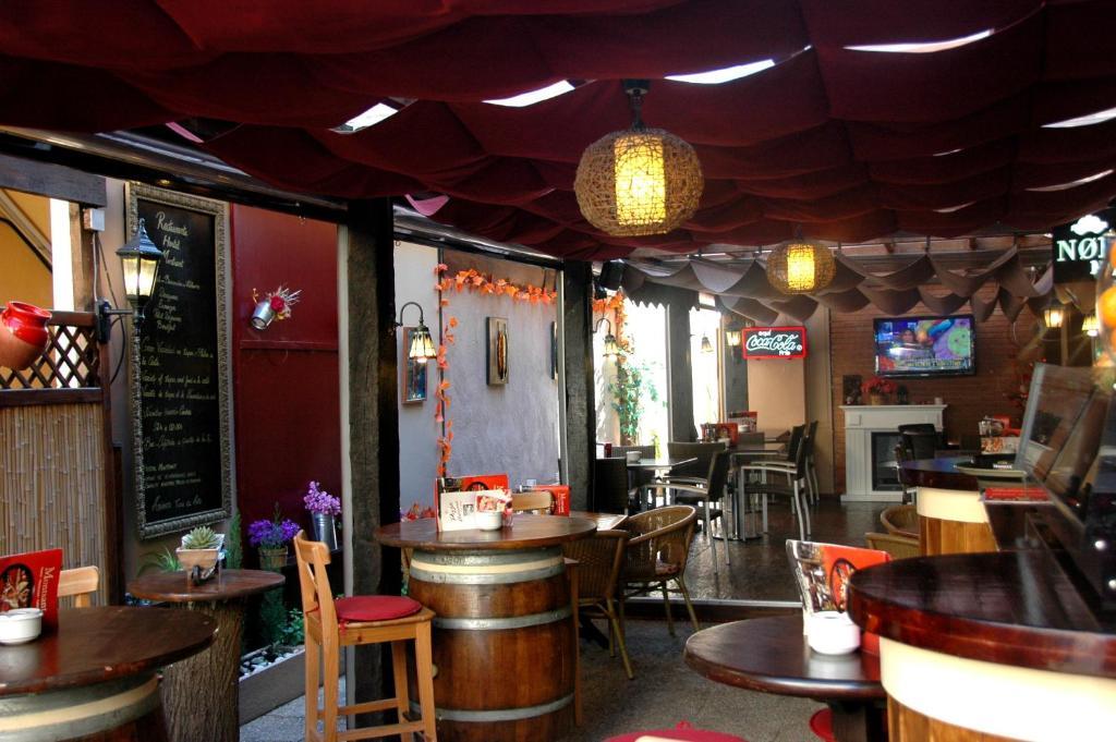 Hostal Montsant Salou Exterior foto